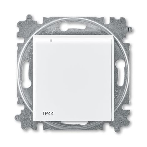 6619H-A06997 03 Zásuvka jednonásobná s ochranným kolíkem, s clonkami, s víčkem (IP44)