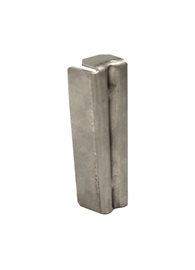 Klínek 16 N - PB 12 Klínek pro upevnění jímací tyče o průměru 16 mm do betonového podstavce PB 12