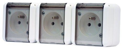 134.22931.BT Zásuvka trojitá s transparentním víčkem IP44 bílá, 250V~ 50Hz/16A 1