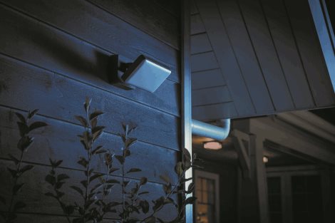 17436/30/P7 Hue White Welcome venkovní nástěnné LED svítidlo 28W 2300lm 2700K IP44 černý 19