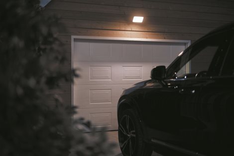 17436/30/P7 Hue White Welcome venkovní nástěnné LED svítidlo 28W 2300lm 2700K IP44 černý 12