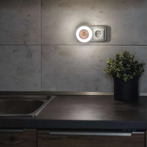 P3320 NOČNÍ SVĚTLO+ZÁSUV. 3 LED 230V 9