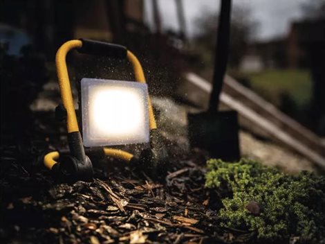 ZS3332 PŘENOSNÝ LED REFLEKTOR 31W 2800LM NW 13