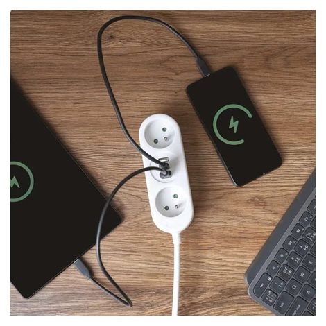 P0212U Prodlužovací kabel 2 m / 2 zásuvky+2×USB A+1×USB C / bílý / PVC / 1 mm2 4