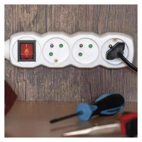 P1512 Prodlužovací kabel 2m, 5zásuvek, s vypínačem, bílý, PVC, 1mm2 3
