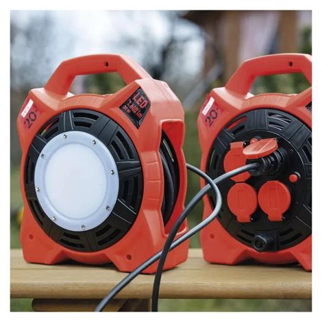 P08420 Venkovní prodlužovací kabel na bubnu 20m, 4 zás., guma, 230V, 1,5mm2 s LED reflektorem 4
