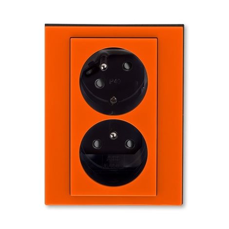 5513H-C02357 66 Zás. dvojnásobná s ochr. kolíky, s clonkami, s natoč. dutinou