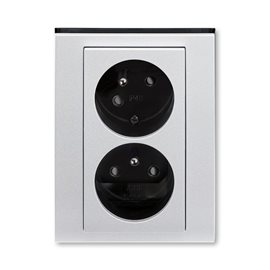 5513H-C02357 70 Zásuvka dvojnásobná s ochr. kolíky, s clonkami, s natočenou dutinou; titan