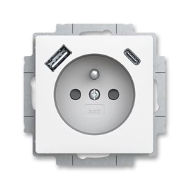 5569T-A32357 240 Zásuvka s kolíkem, s USB A+C nabijením