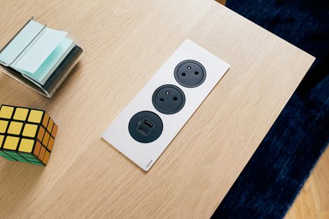 654744 DISQIN 2X2P+T  USB A+C ČERNÁ 3
