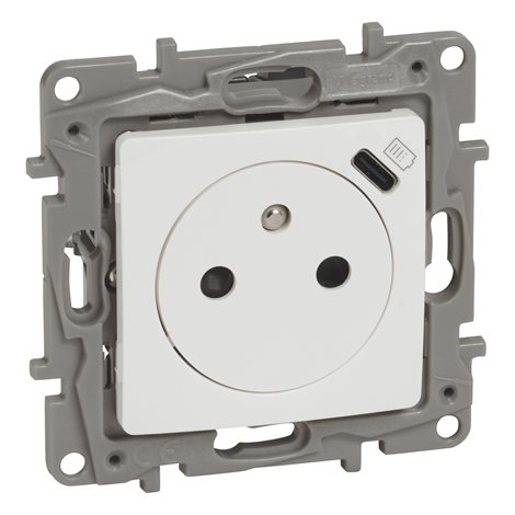 764536 NIL ZÁSUVKA 2P+T / USB C BÍLÁ