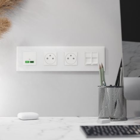 NU600879 Krycí rámeček, Unica Deco Materials, čtyřnásobný, Translucent white 3