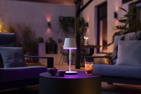 Hue WACA Go venkovní stolní dotyková LED lampička 6,2W 530lm 2000-6500K RGB IP54, bílá 7