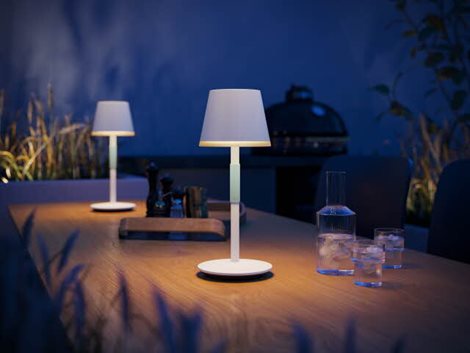 Hue WACA Go venkovní stolní dotyková LED lampička 6,2W 530lm 2000-6500K RGB IP54, bílá 8