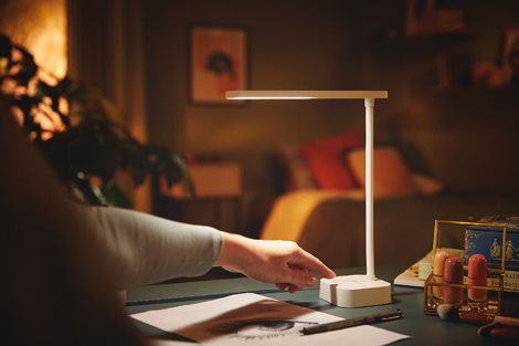 Tilpa stolní LED lampa 1x5W 130lm 5000K IP20 USB, stmívatelná, bílá 4