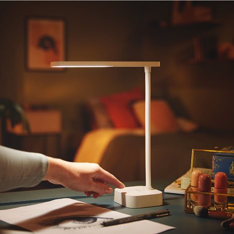 Tilpa stolní LED lampa 1x5W 130lm 5000K IP20 USB, stmívatelná, bílá 5