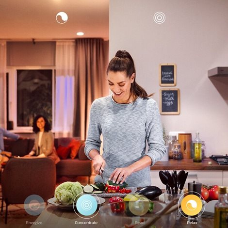 Hue WACA LED žárovka E14 B39 4W 470lm 2000-6500K RGB IP20 9
