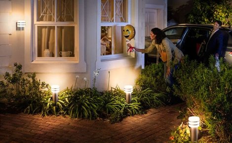 17405/47/P0 Hue White Tuar venkovní sloupkové LED svítidlo E27 1x9,5W 806lm 2700K IP44 nerez 2