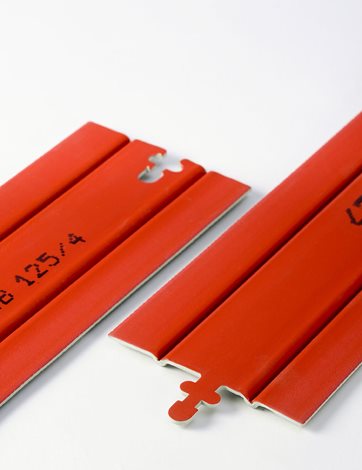 DEKAB 250/2 PVC krycí deska červená 3