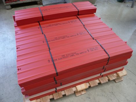 DEKAB 200/2 PVC krycí deska červená 4