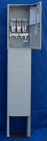 SS200/NKE1P-C ČEZ Přípojková skříň s pilířem 2x sada 00 smyčka na vstupu 240mm2 3