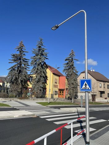 Stožár kónický AL hliníkový, 5m, 114/60mm (dolní / horní průměr), vetknutý, HDPE ochranná  4