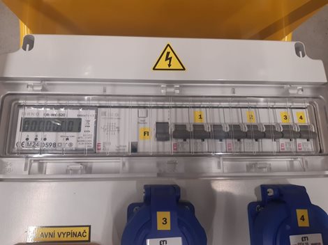 EDS16S RCD 4/3 16/32/VYP/E B Staveništní rozváděč 4x230V 2x16A/5p 1x32A/5p hl. vypínač elektroměr 2