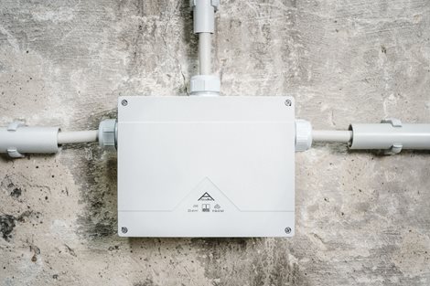 Abox PRO 250-252 NEW Krabice na om. se svorkovnicí 1x5x25mm2 IP66/IP67/IP69 šedá 252x202x120mm 4