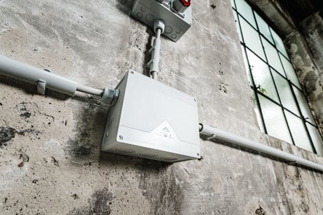 Abox PRO 250-252 NEW Krabice na om. se svorkovnicí 1x5x25mm2 IP66/IP67/IP69 šedá 252x202x120mm 2