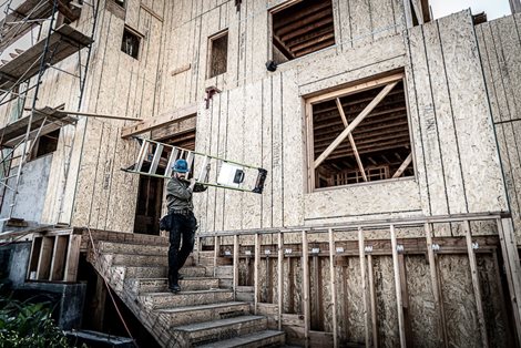 15368EN Mightylite 8 - velice lehký a stabilní schůdkový žebřík z nevodivého sklolaminátu Fiberglass 9