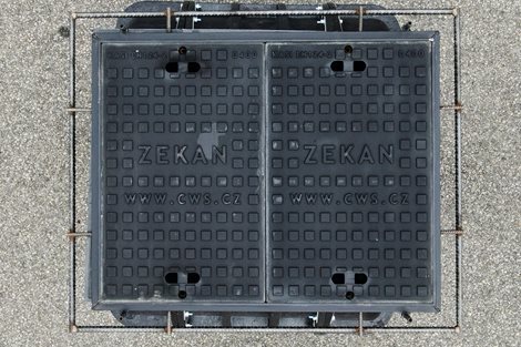 Poklop litinový ZEKAN S, tř. B125  v ocelovém rámu 3